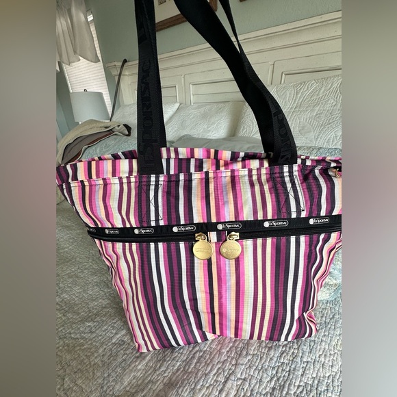 Lesportsac Carlin Foldable Striped Tote Bag - Picture 14 of 16